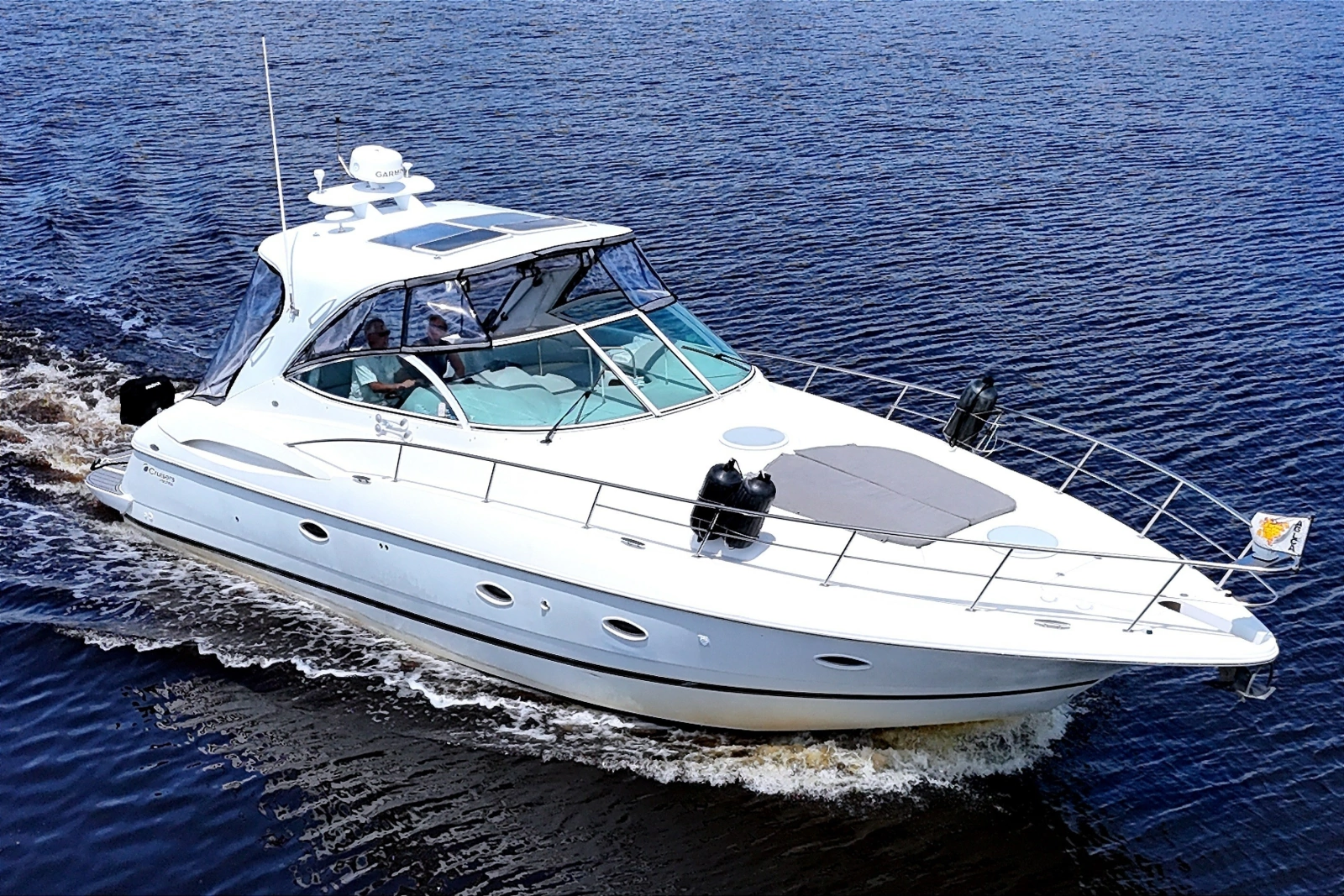 2003 Cruisers Yachts 3970 Express