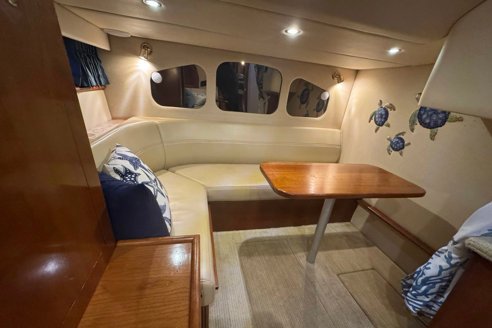 2003 Cruisers Yachts 3970 Express
