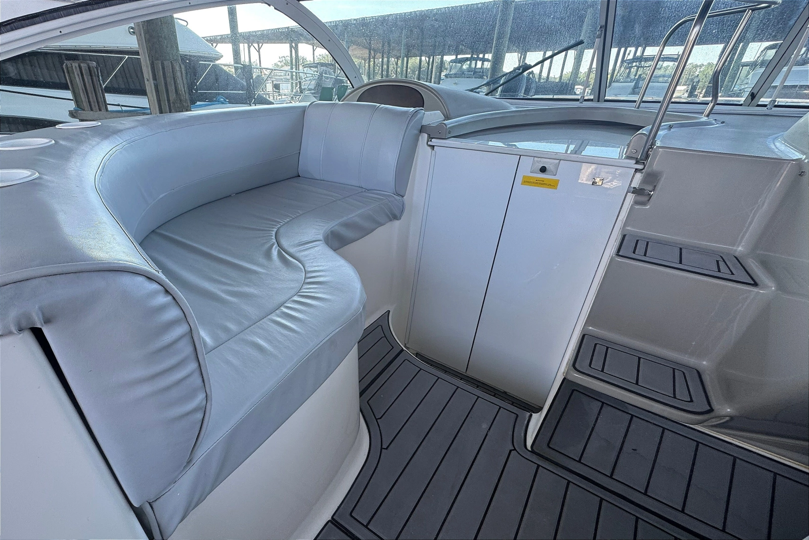 2003 Cruisers Yachts 3970 Express
