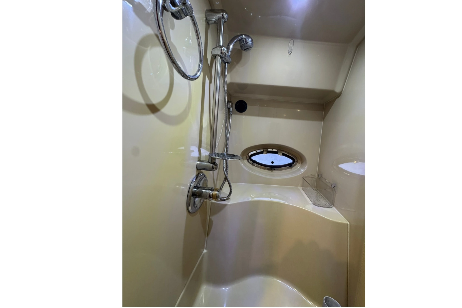 2003 Cruisers Yachts 3970 Express