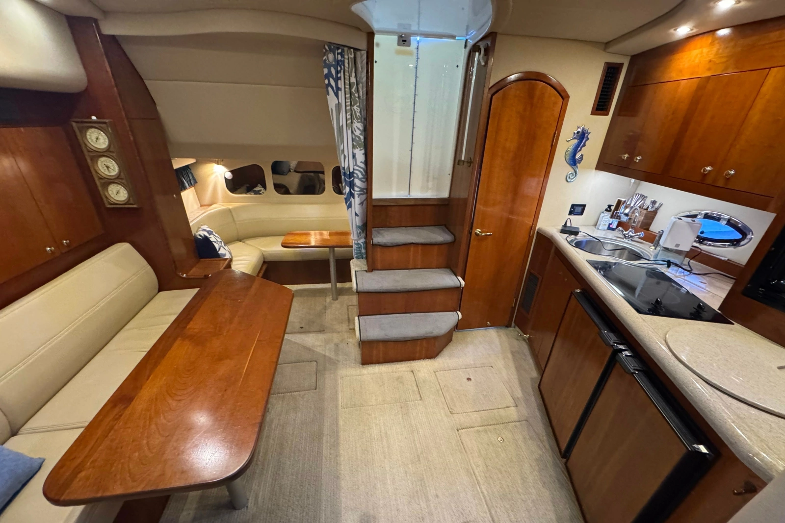2003 Cruisers Yachts 3970 Express