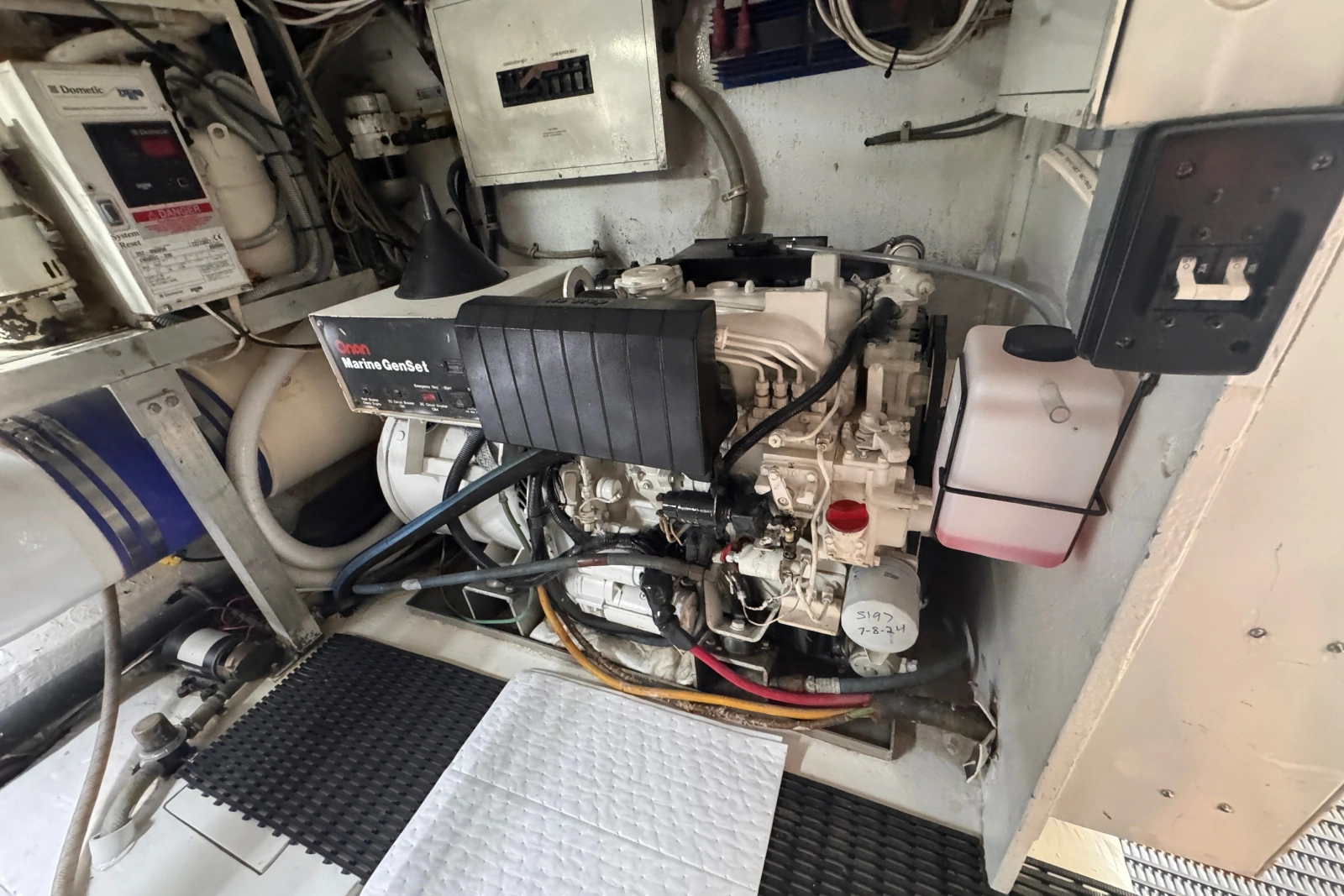 1998 Hatteras 60 Convertible