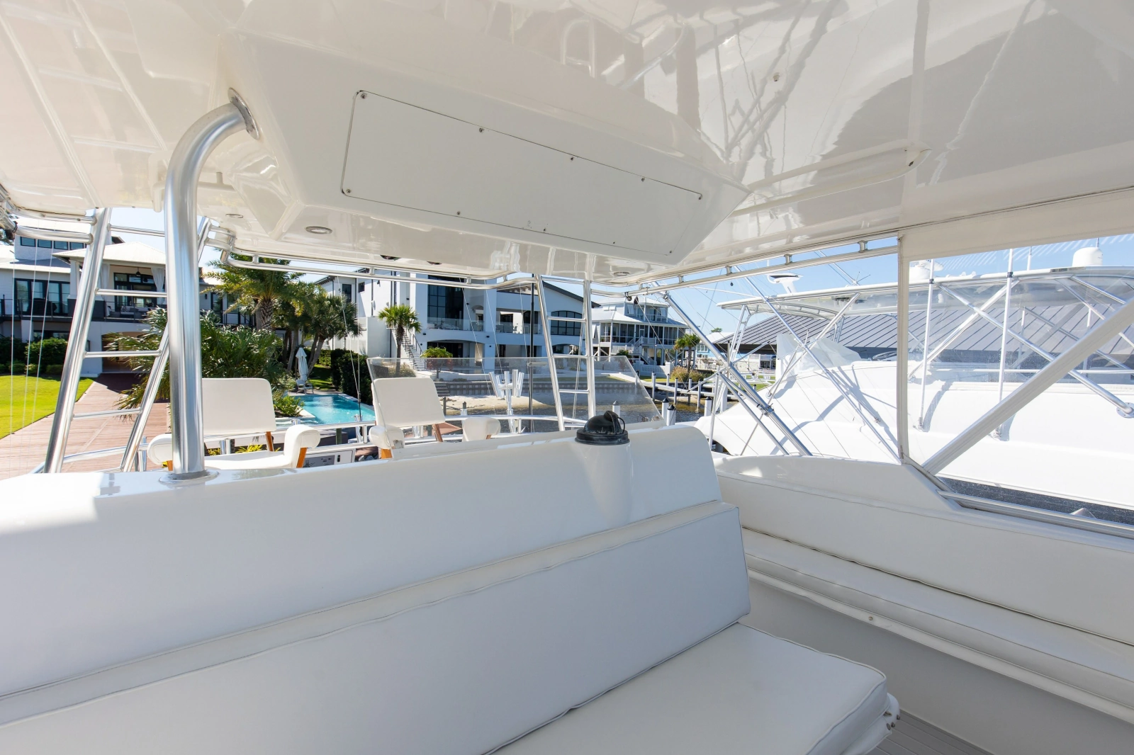 1998 Hatteras 60 Convertible