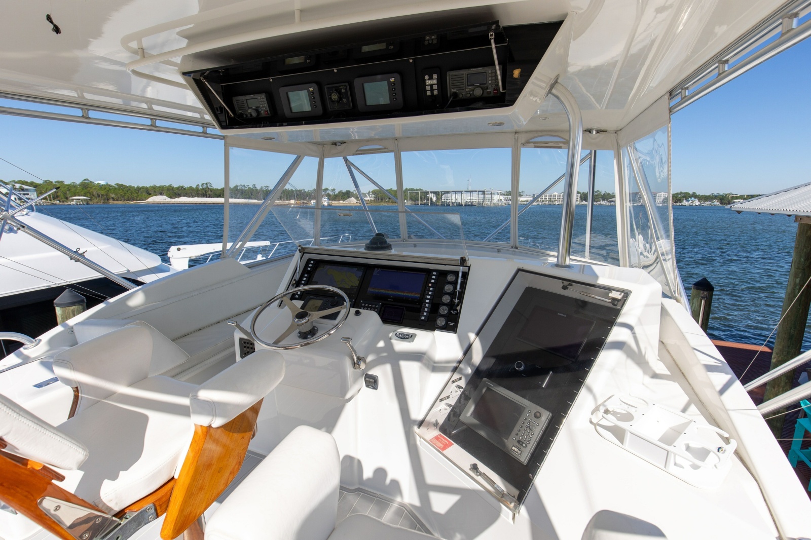 1998 Hatteras 60 Convertible