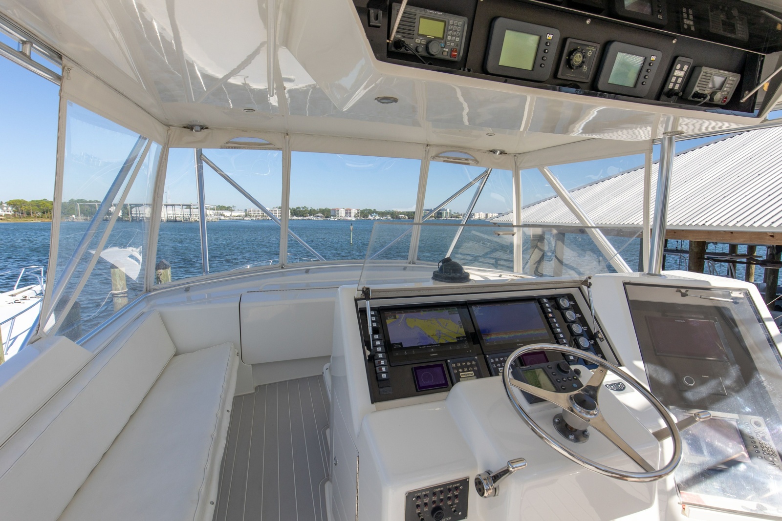 1998 Hatteras 60 Convertible