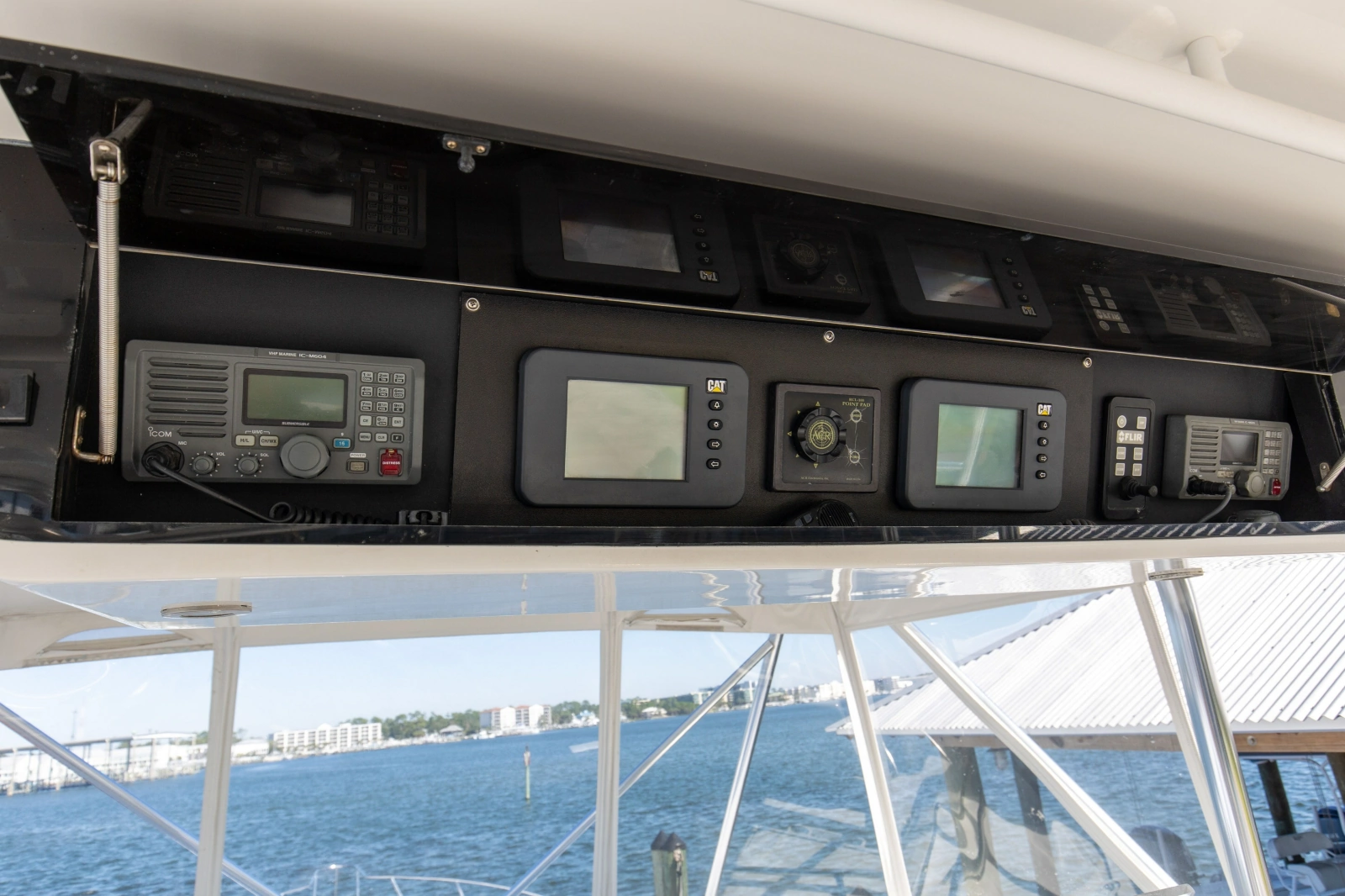 1998 Hatteras 60 Convertible