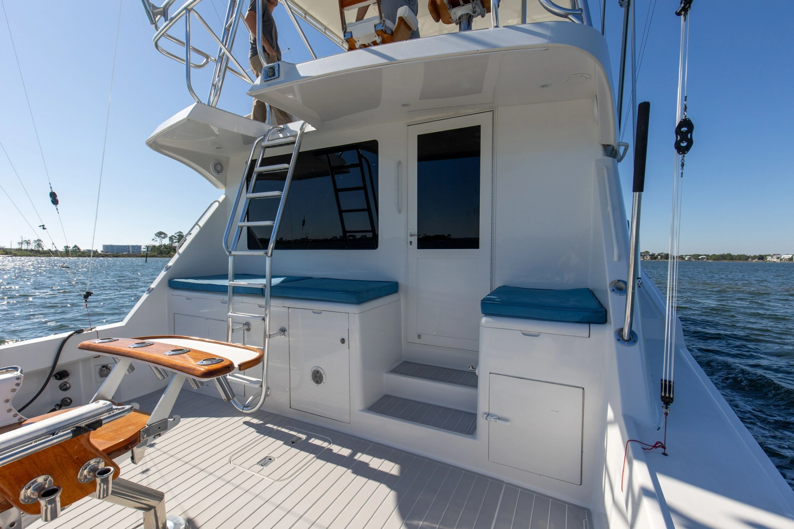 1998 Hatteras 60 Convertible