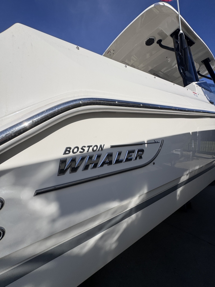 2022 Boston Whaler 280 Vantage DC