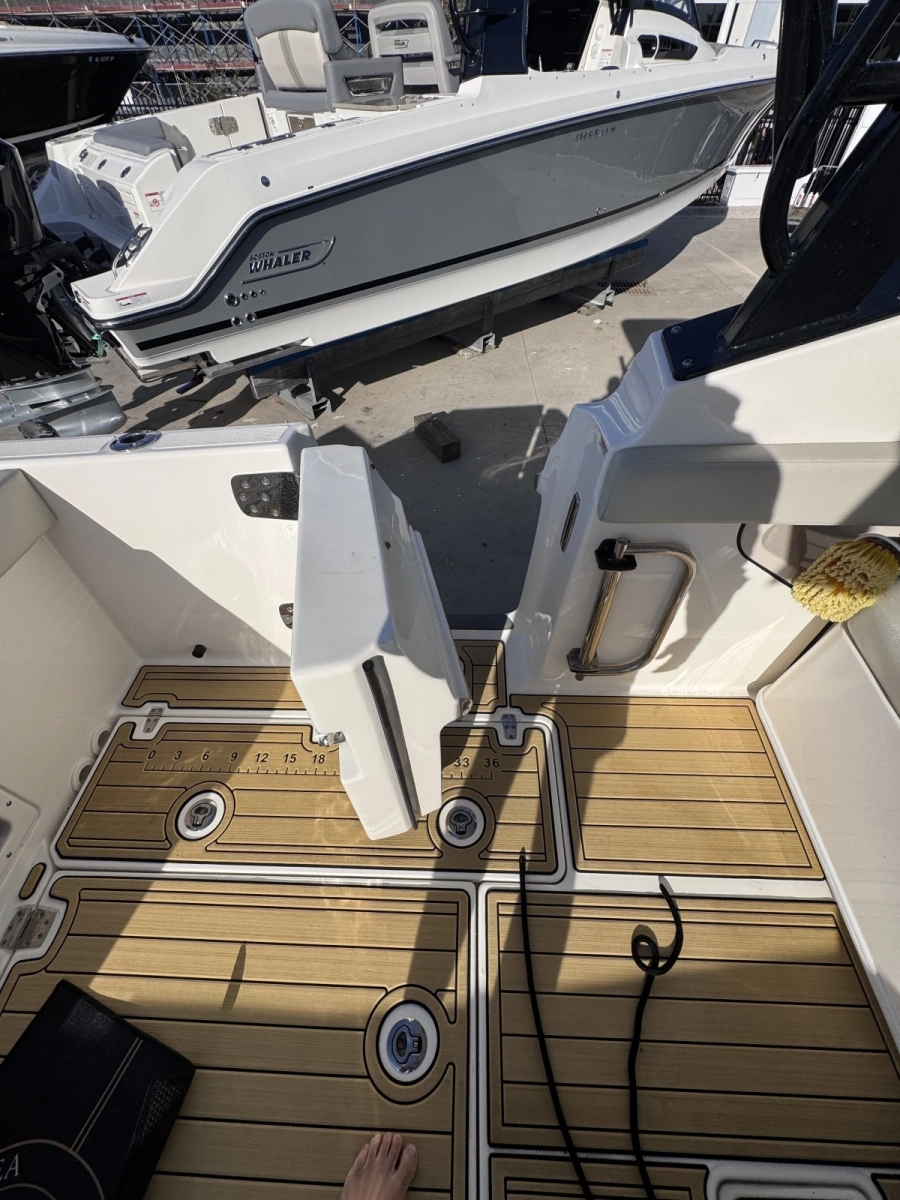 2022 Boston Whaler 280 Vantage DC