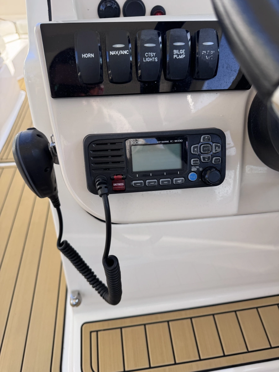 2022 Boston Whaler 280 Vantage DC