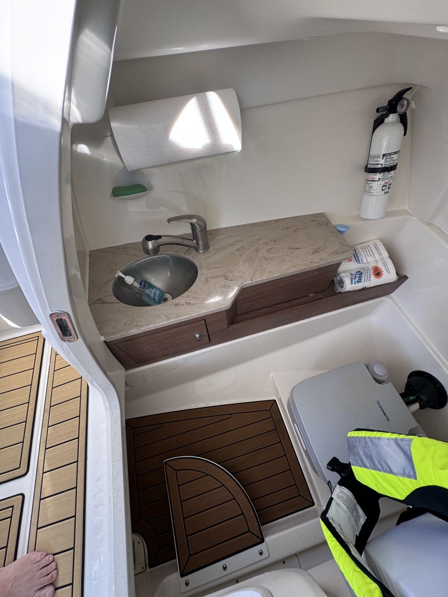 2022 Boston Whaler 280 Vantage DC
