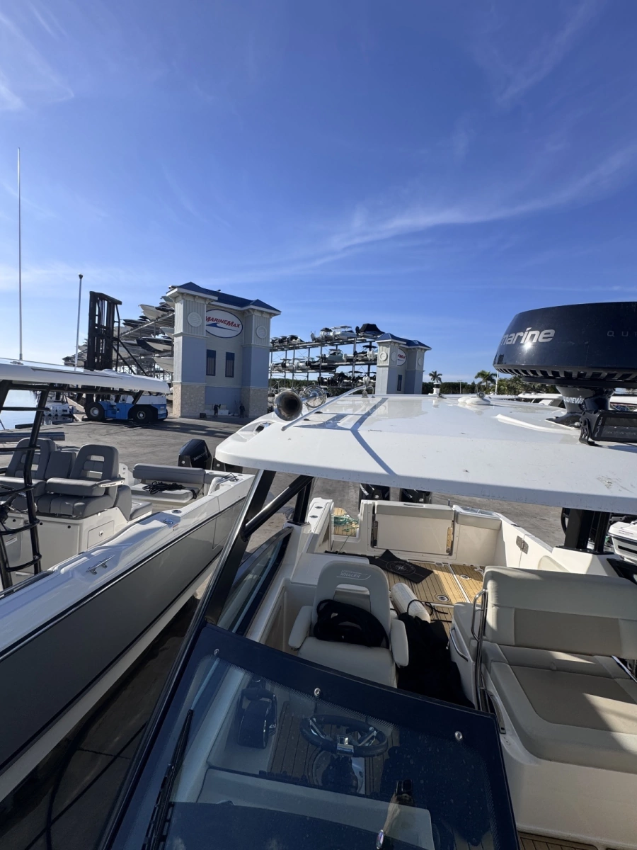 2022 Boston Whaler 280 Vantage DC