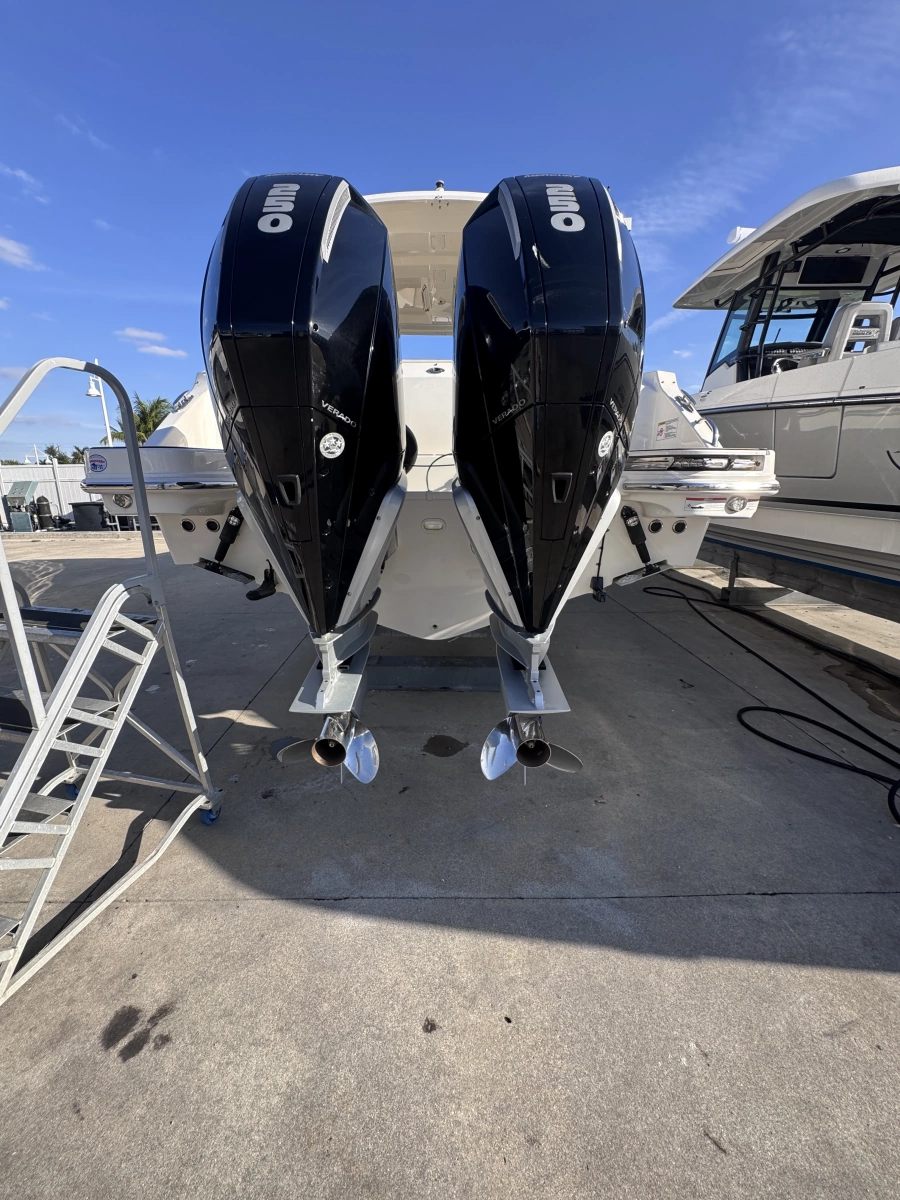 2022 Boston Whaler 280 Vantage DC