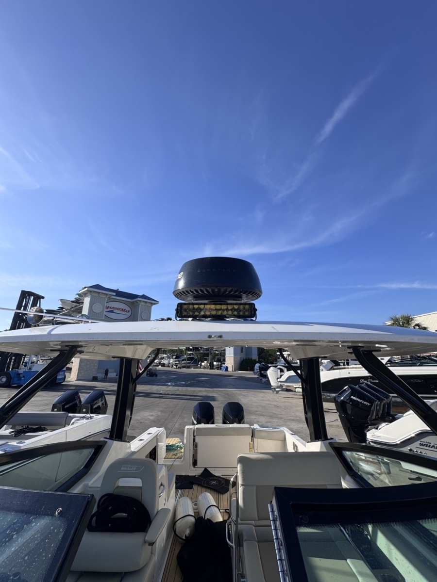 2022 Boston Whaler 280 Vantage DC