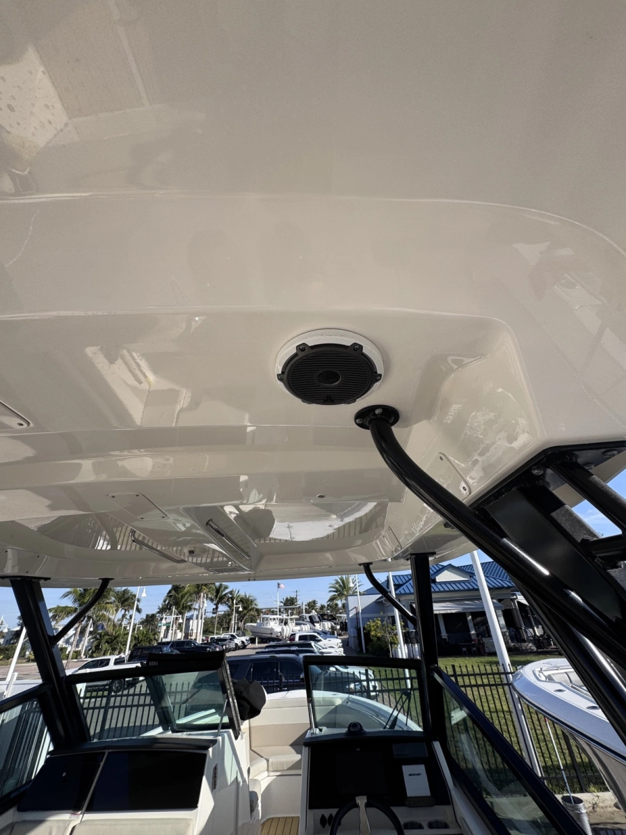 2022 Boston Whaler 280 Vantage DC