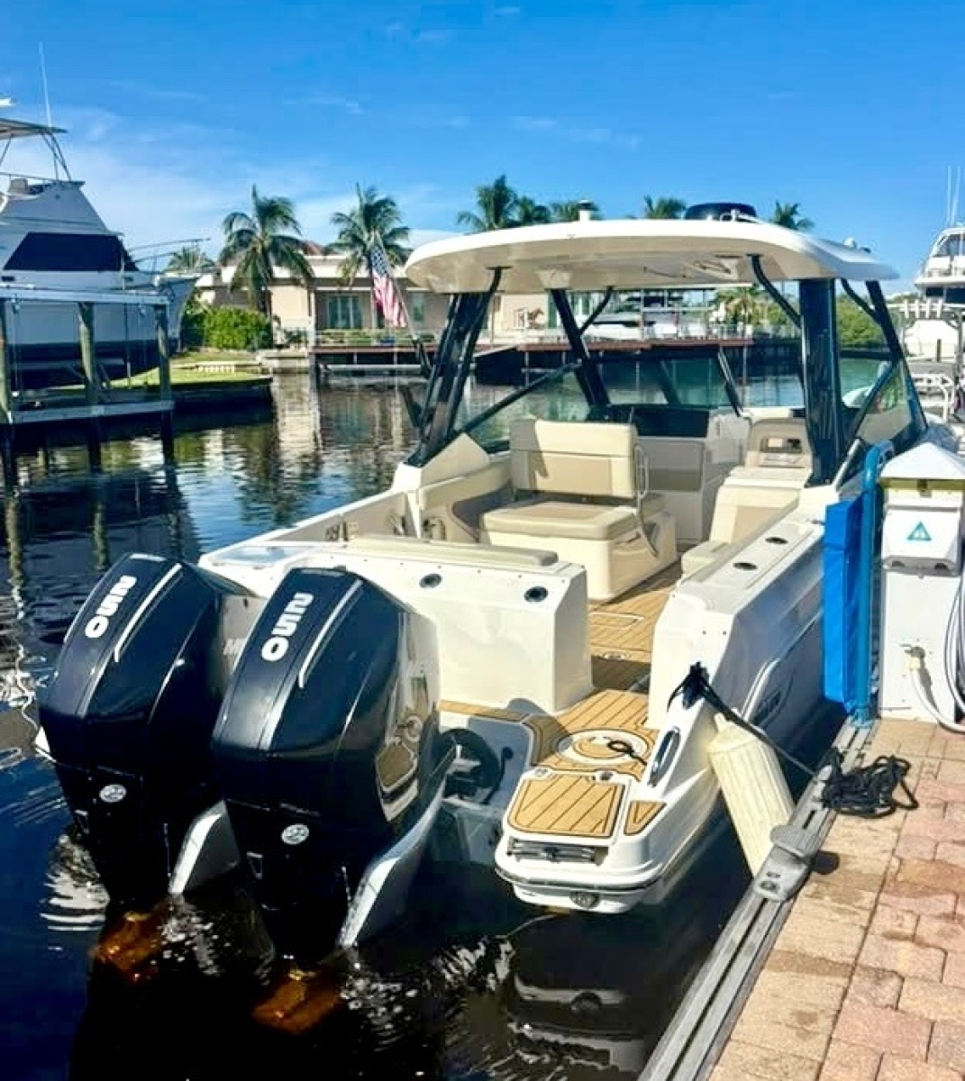 2022 Boston Whaler 280 Vantage DC