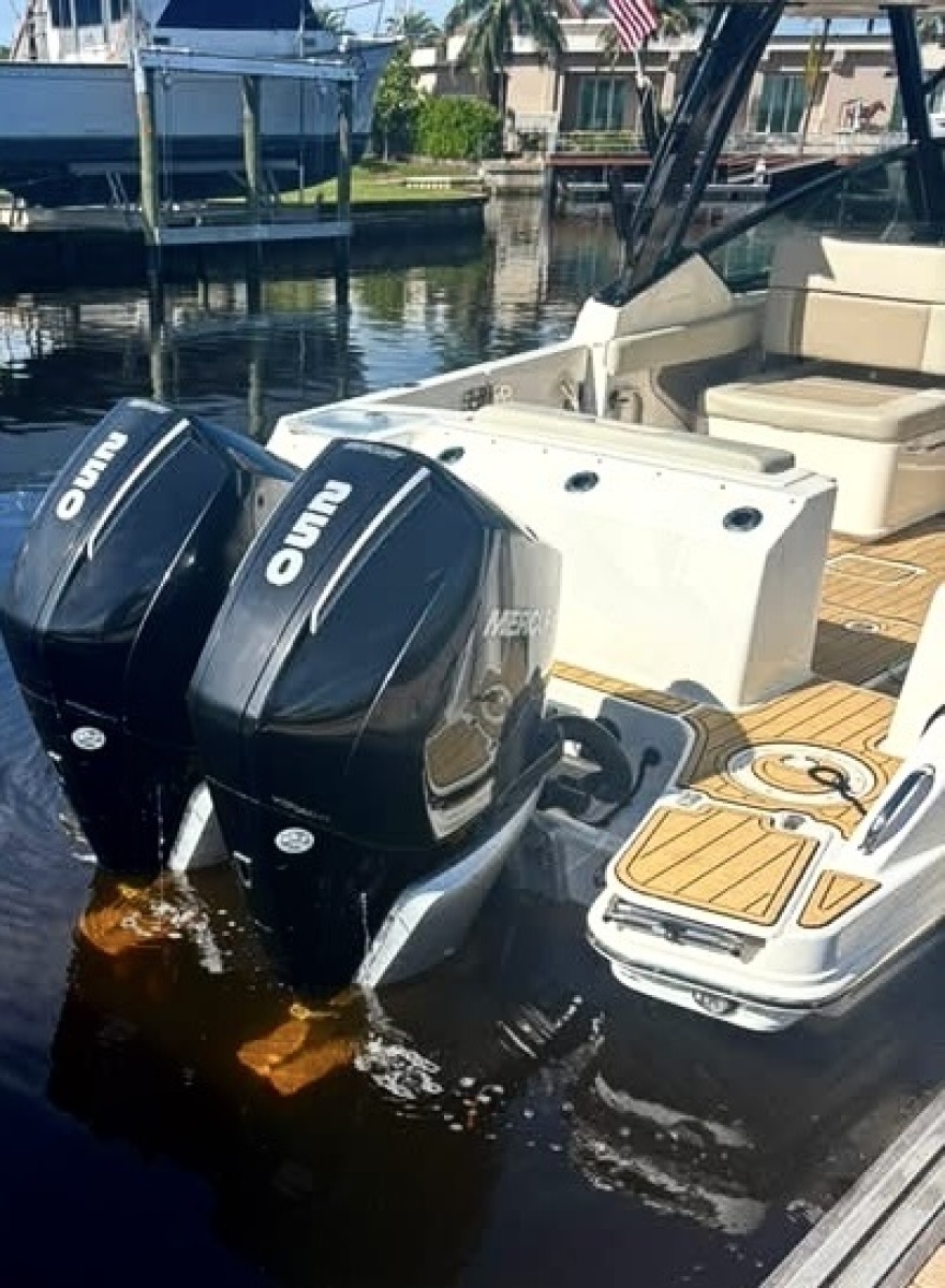 2022 Boston Whaler 280 Vantage DC