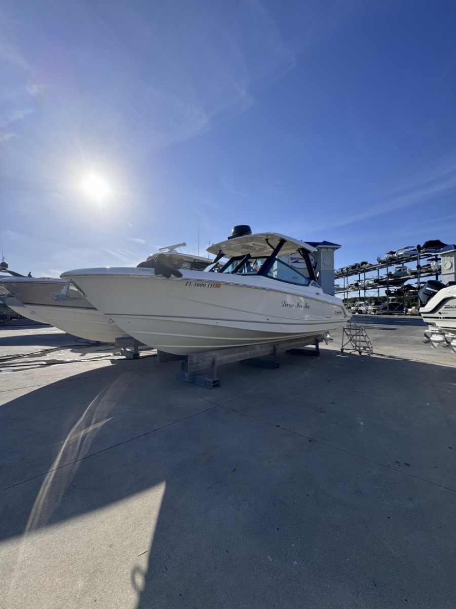 2022 Boston Whaler 280 Vantage DC