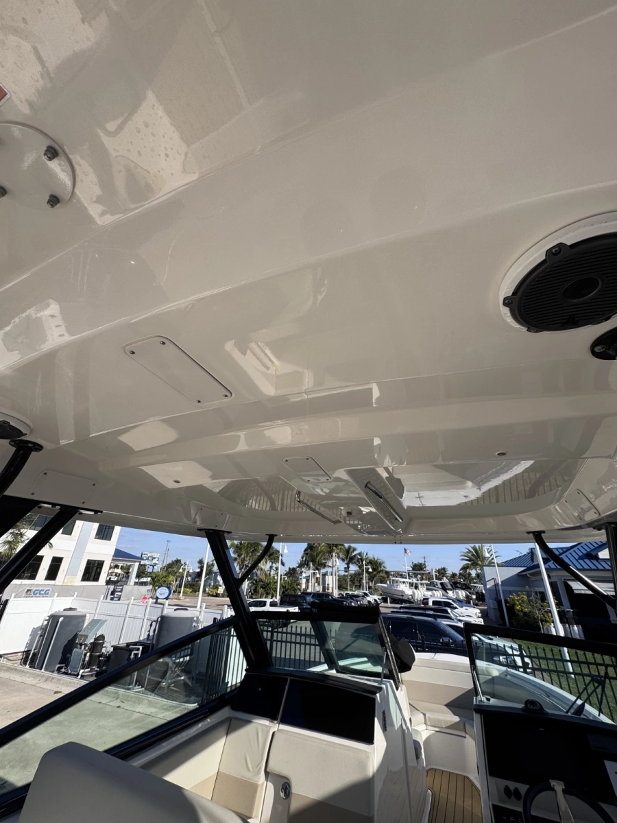 2022 Boston Whaler 280 Vantage DC