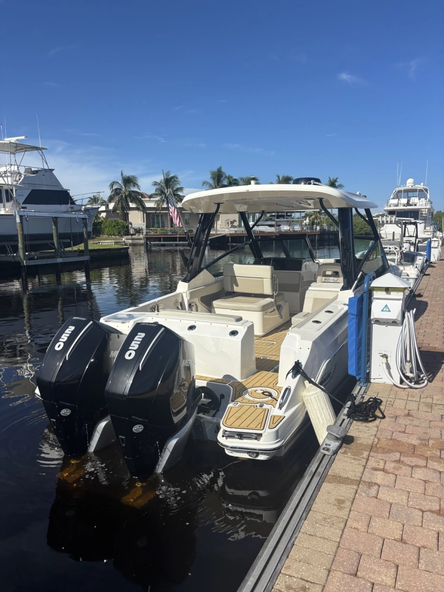 2022 Boston Whaler 280 Vantage DC