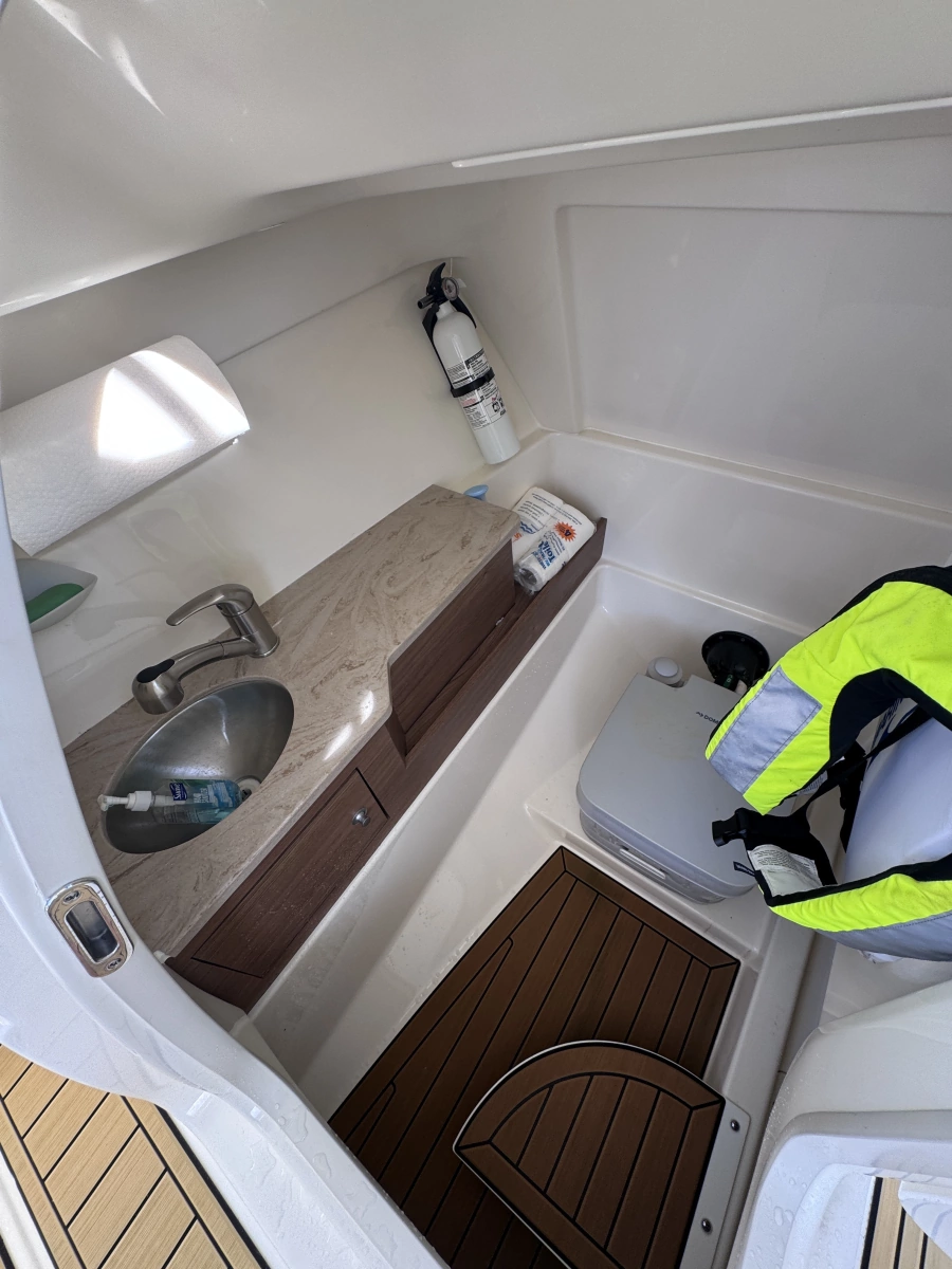2022 Boston Whaler 280 Vantage DC