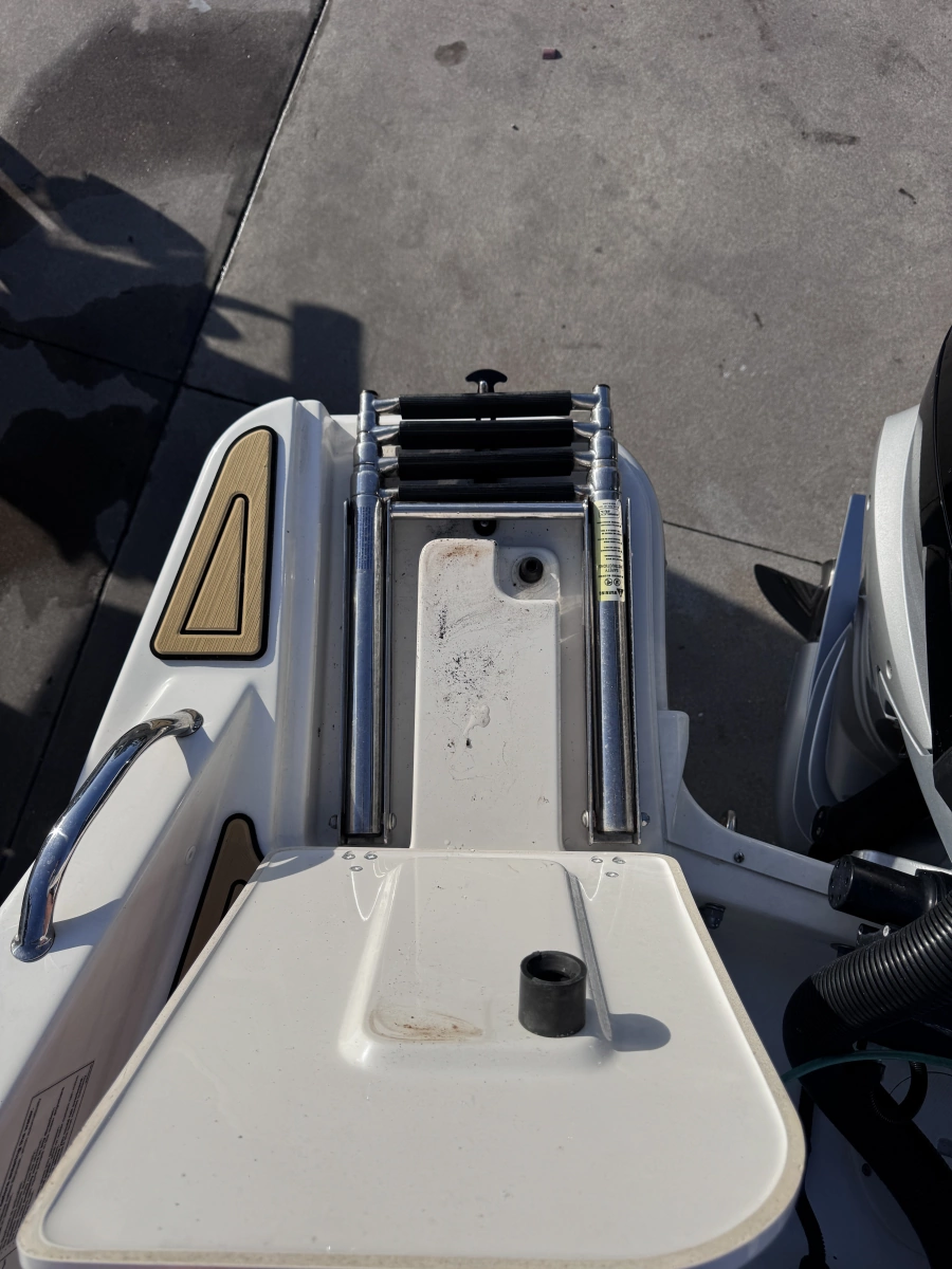 2022 Boston Whaler 280 Vantage DC
