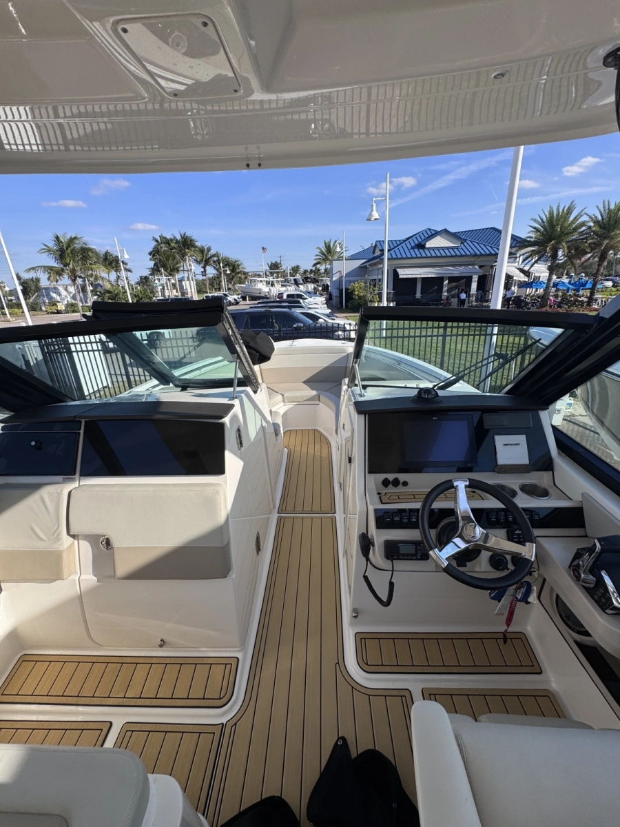 2022 Boston Whaler 280 Vantage DC