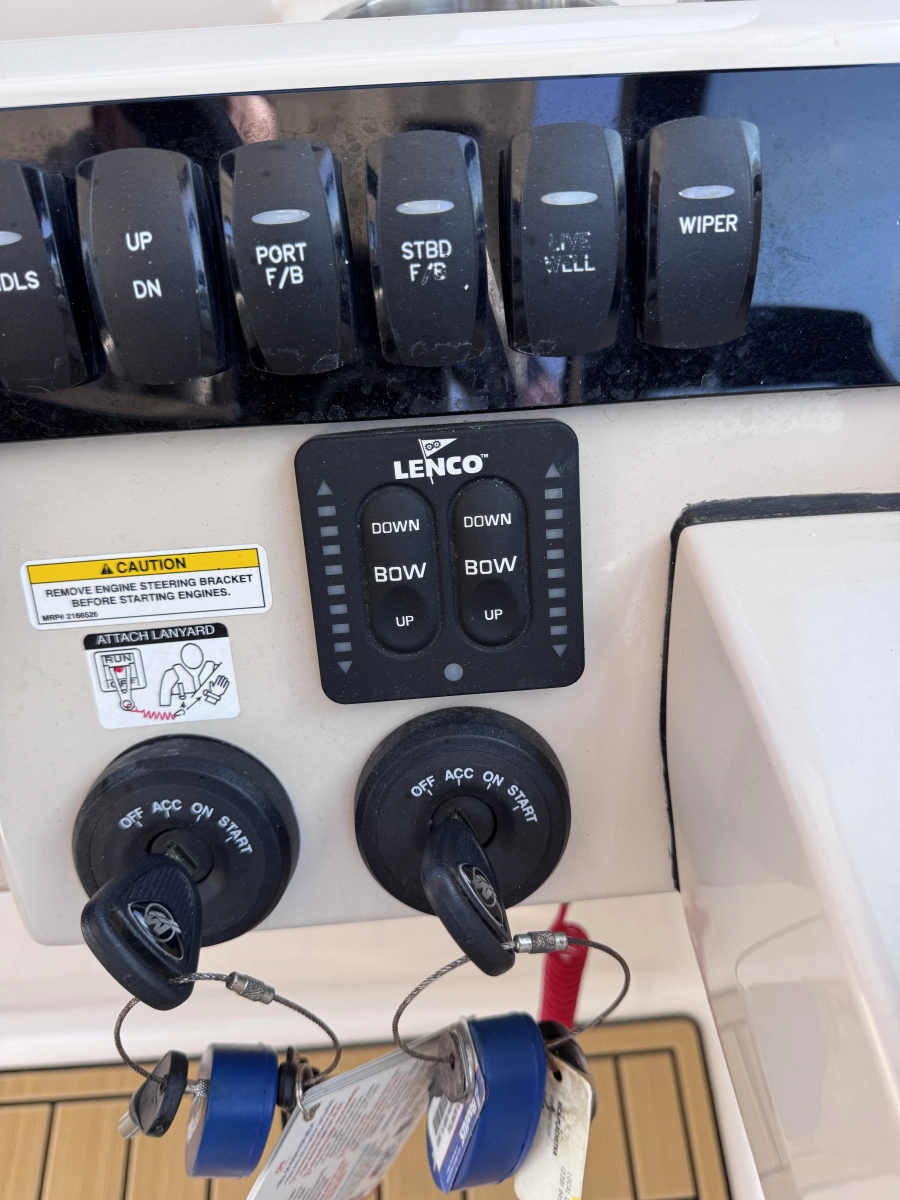 2022 Boston Whaler 280 Vantage DC