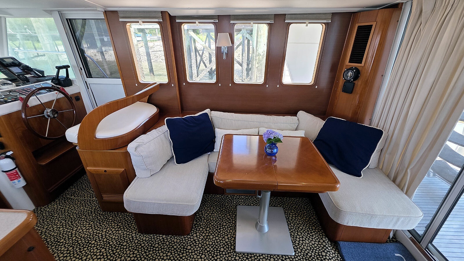 Main Cabin Starboard