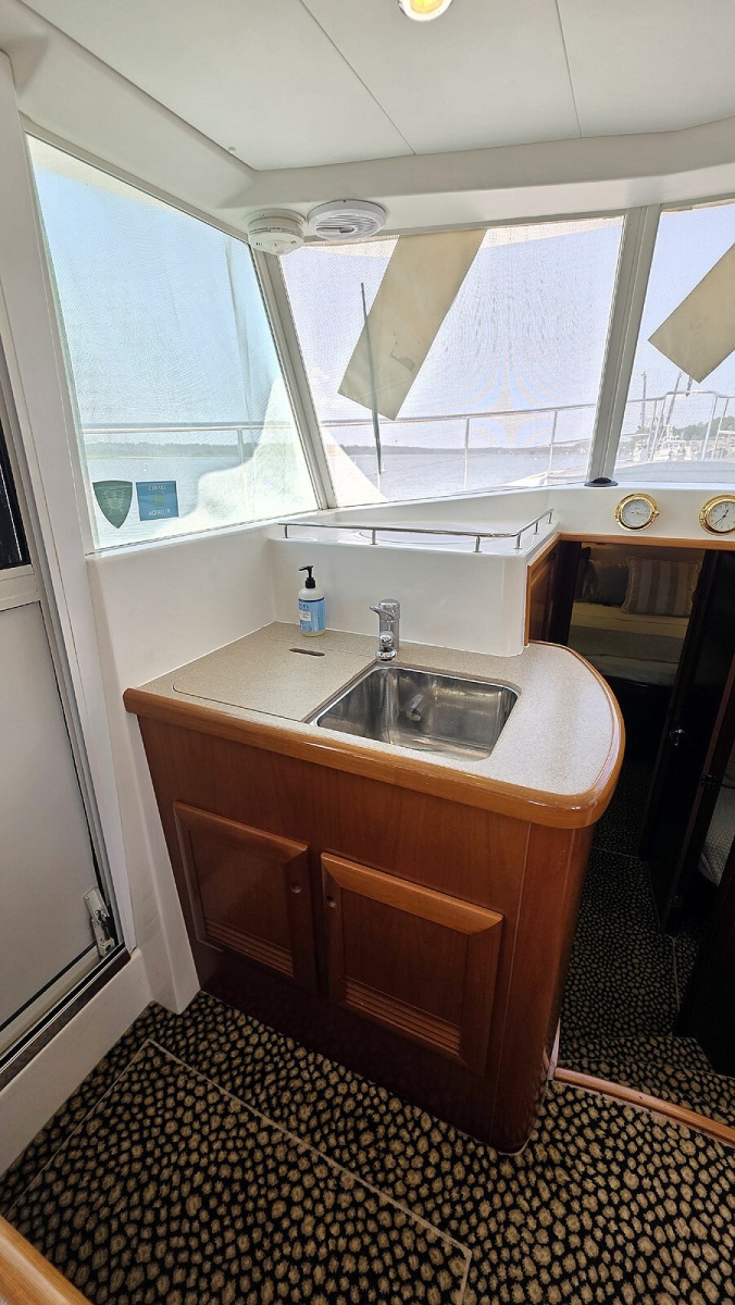 Main Cabin Galley Forward