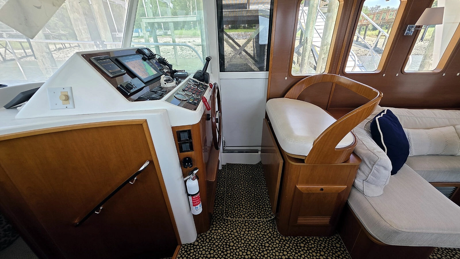 Main Cabin Helm Starboard