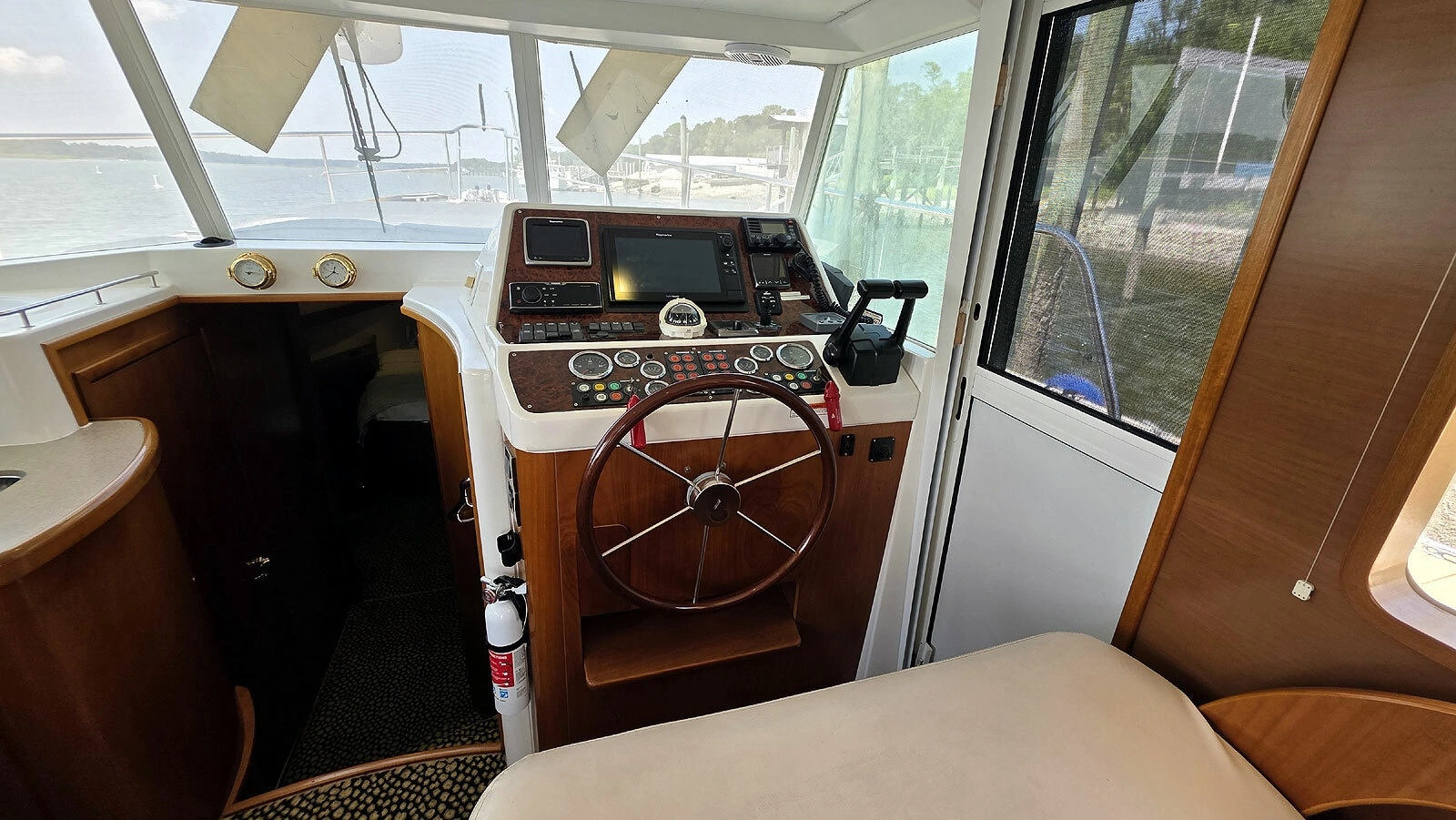 Main Cabin Lower Helm Forward