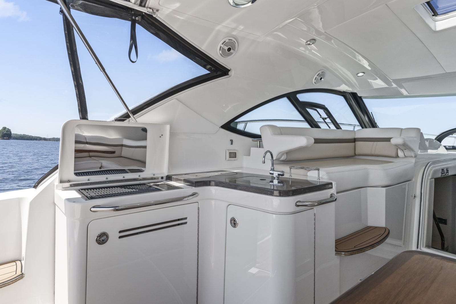 2013 Sea Ray 410 Sundancer