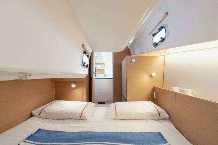 2027 Jeanneau Sun Odyssey 350