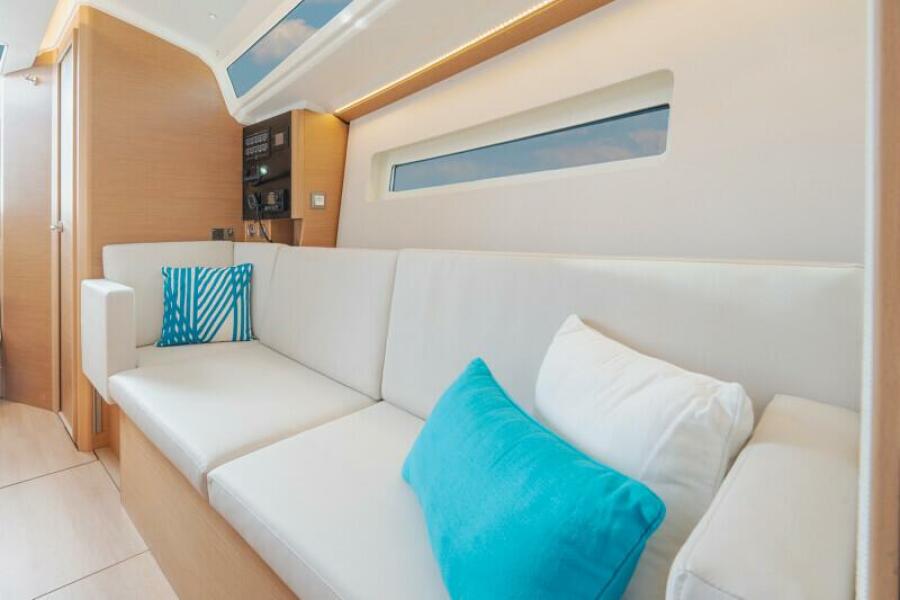 2027 Jeanneau Sun Odyssey 350