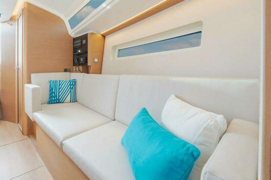 2027 Jeanneau Sun Odyssey 350
