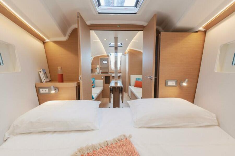 2027 Jeanneau Sun Odyssey 350