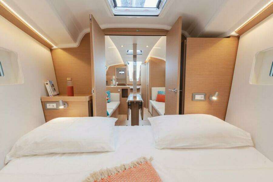 2027 Jeanneau Sun Odyssey 350
