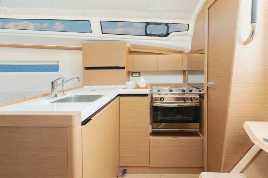 2027 Jeanneau Sun Odyssey 350