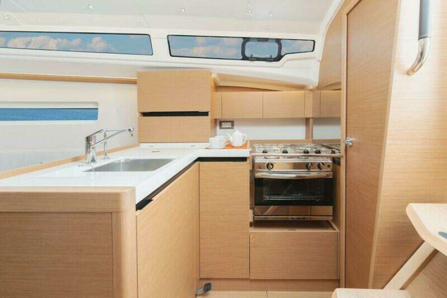 2027 Jeanneau Sun Odyssey 350