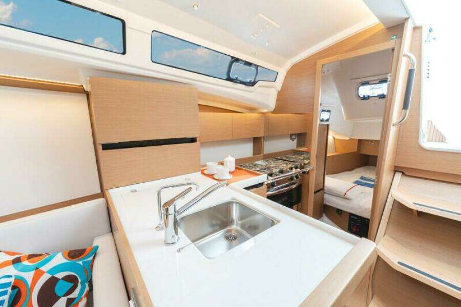 2027 Jeanneau Sun Odyssey 350