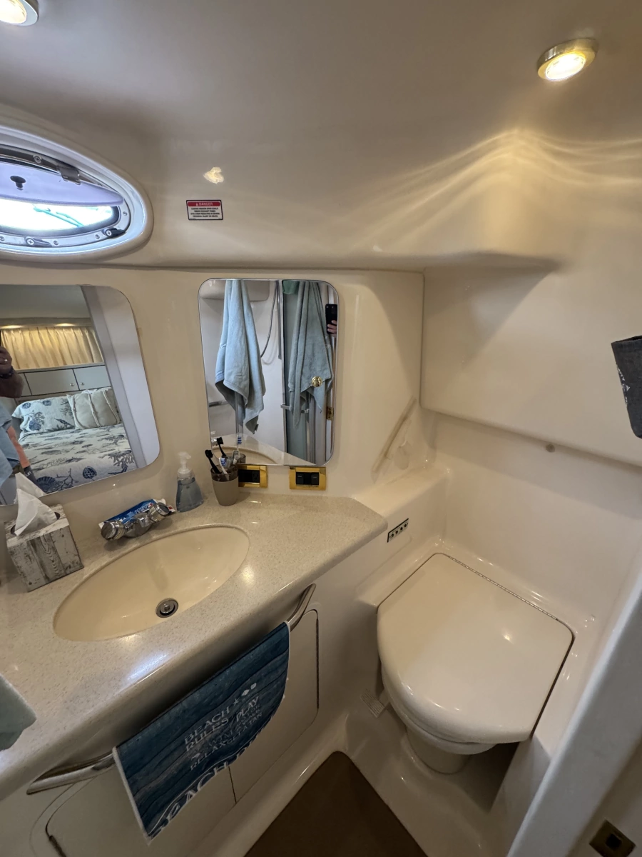 1998 Sea Ray 370 Aft Cabin