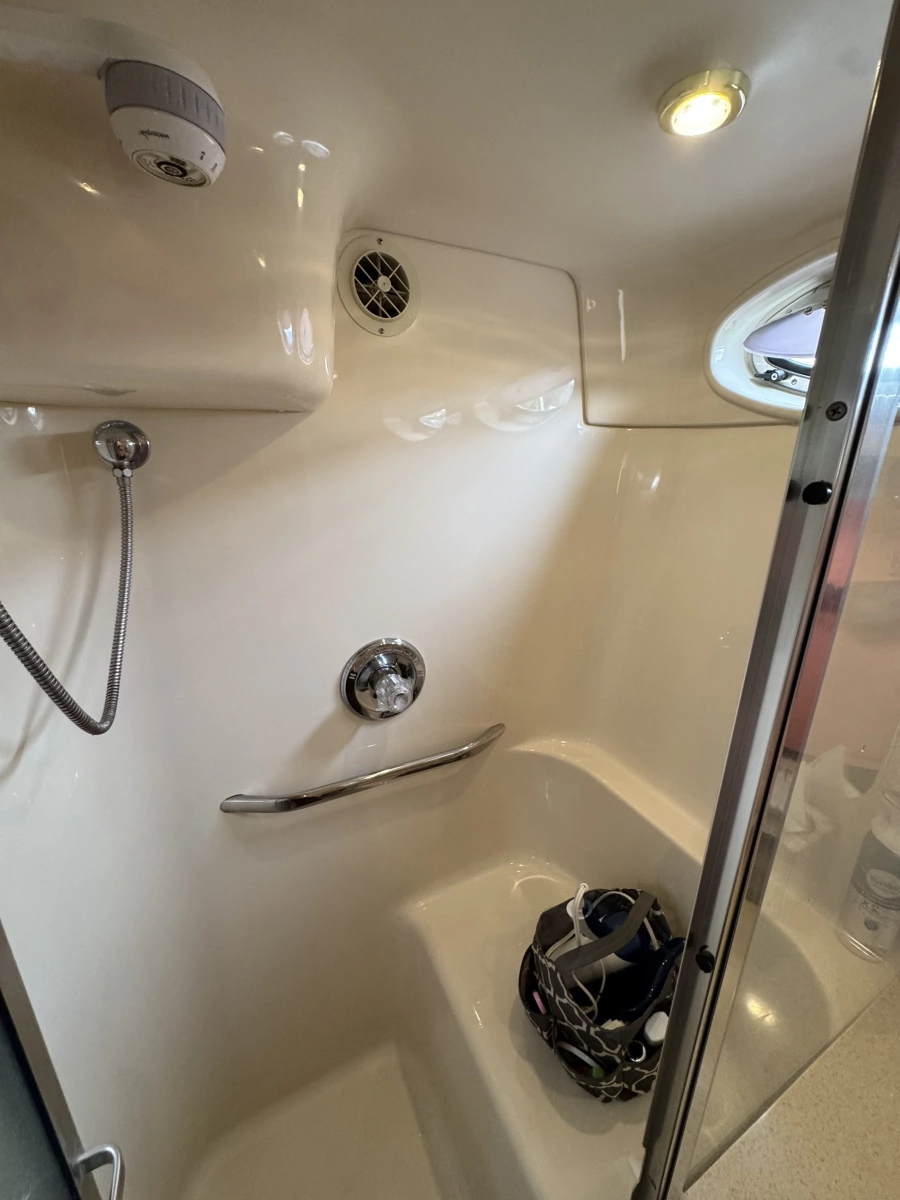 1998 Sea Ray 370 Aft Cabin