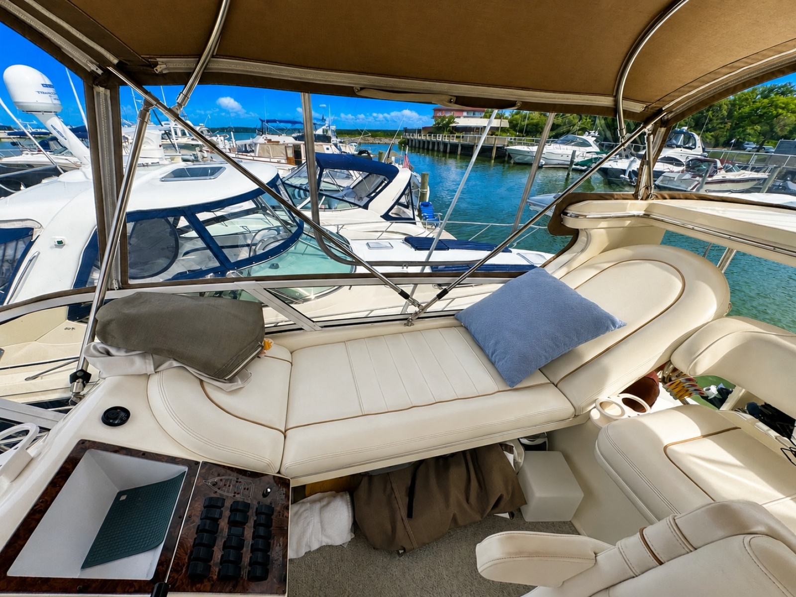 1998 Sea Ray 370 Aft Cabin