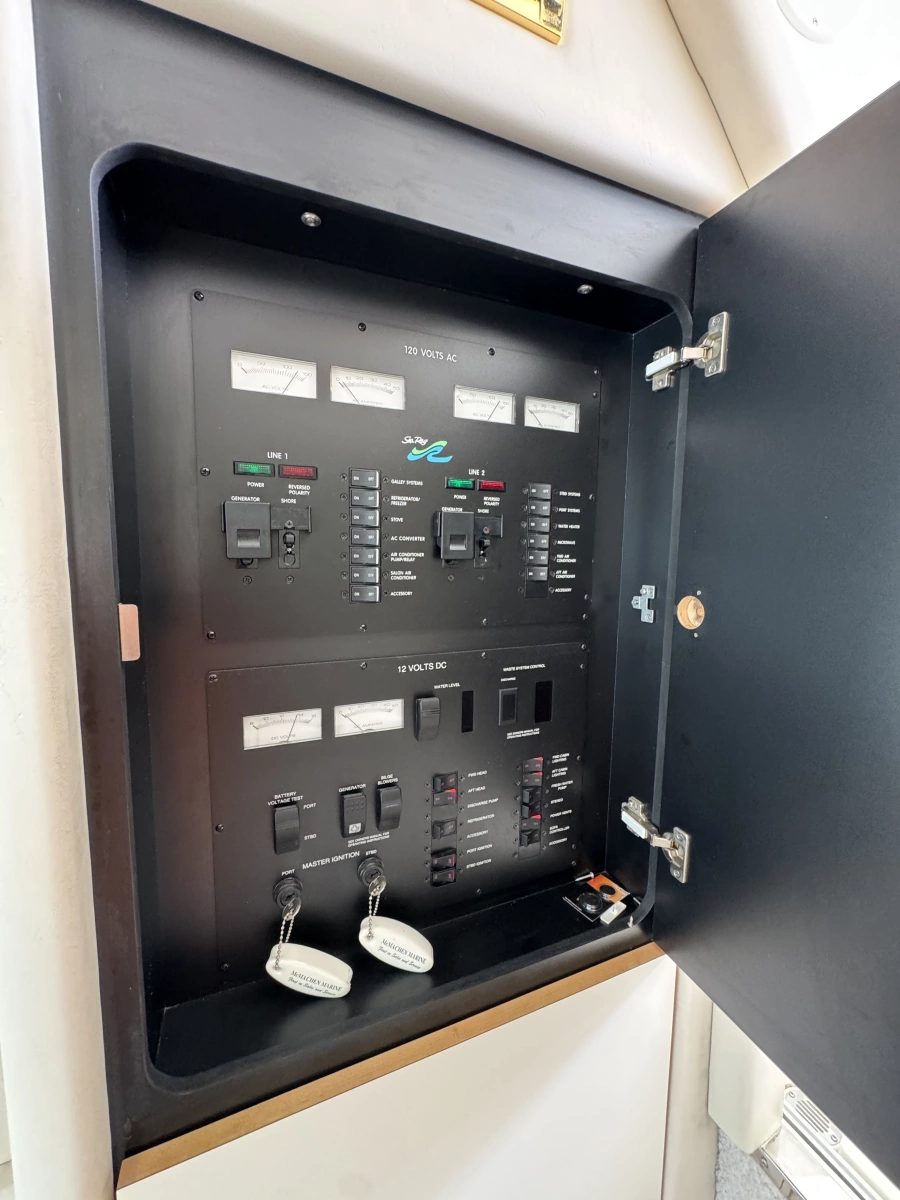 1998 Sea Ray 370 Aft Cabin