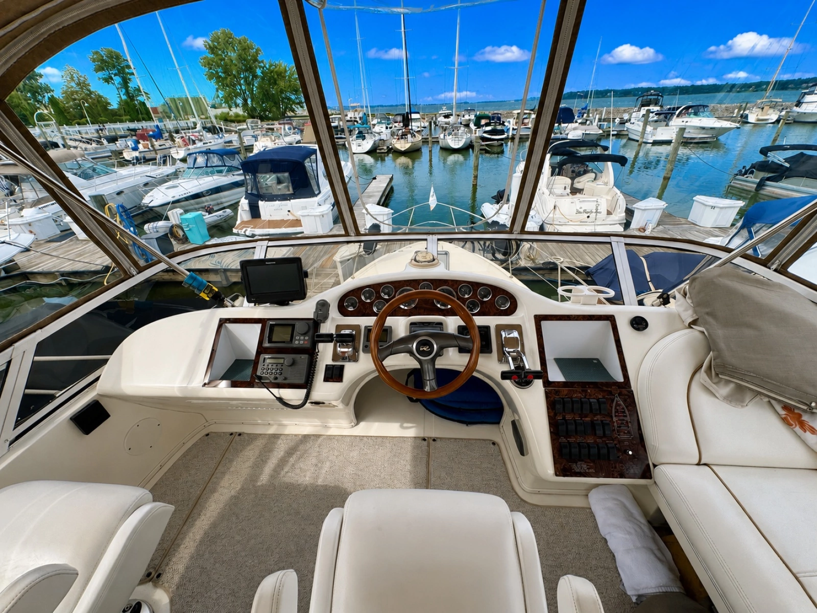 1998 Sea Ray 370 Aft Cabin