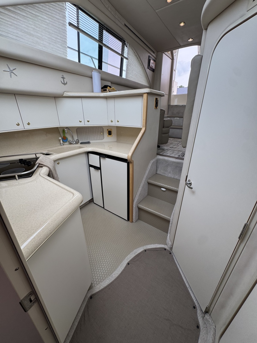 1998 Sea Ray 370 Aft Cabin