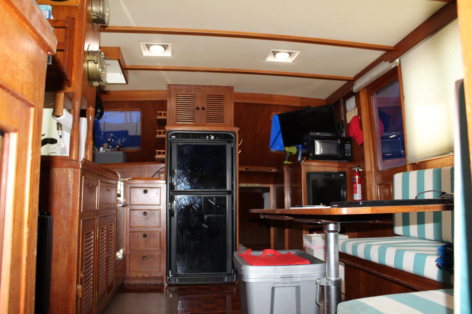 1983 Ocean Alexander 40 Double Cabin