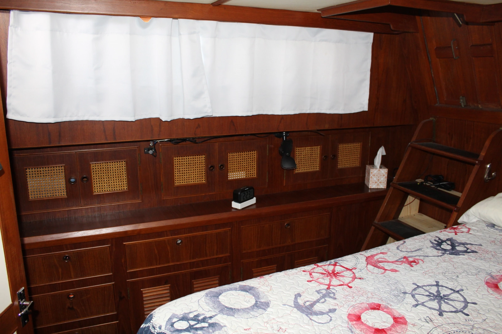 1983 Ocean Alexander 40 Double Cabin
