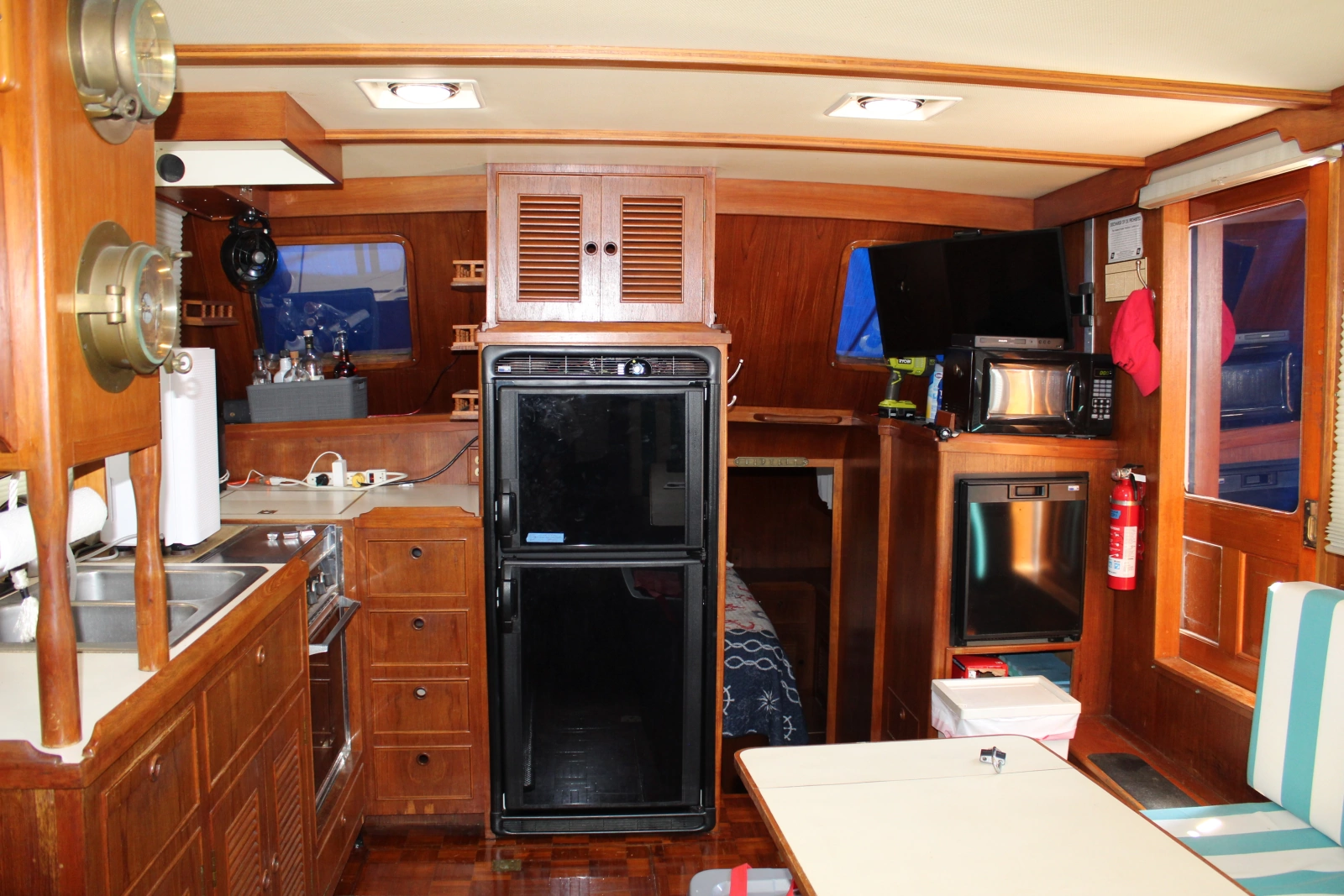 1983 Ocean Alexander 40 Double Cabin
